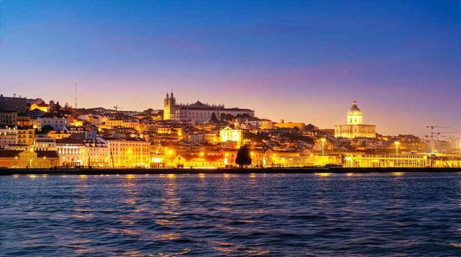 Lisbon Night Cruise: Illuminated Sights on the Tagus River - Inside vs Outside: Comfort, Wi-Fi, and the Calm Factor