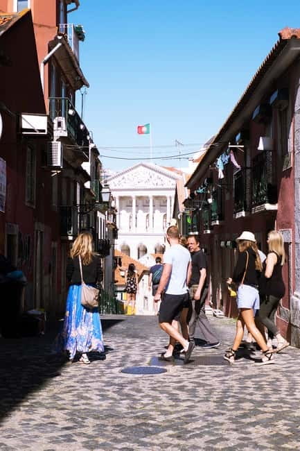 Lisbon: Off the beaten path Downtown Walk with a Local - Why This Lisbon Walk Feels Different Than a Usual Sights Tour