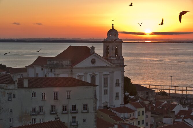 Lisbon Off The Beaten Track and Main Sights Private Walking Tour - Beco do Recolhimento: Castle of St. George, but from the residential side