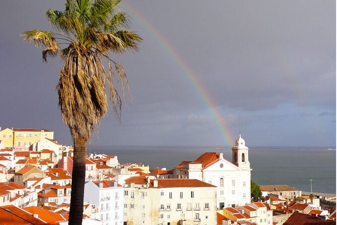 Lisbon Old town Tour - Entering Alfama, the slow way