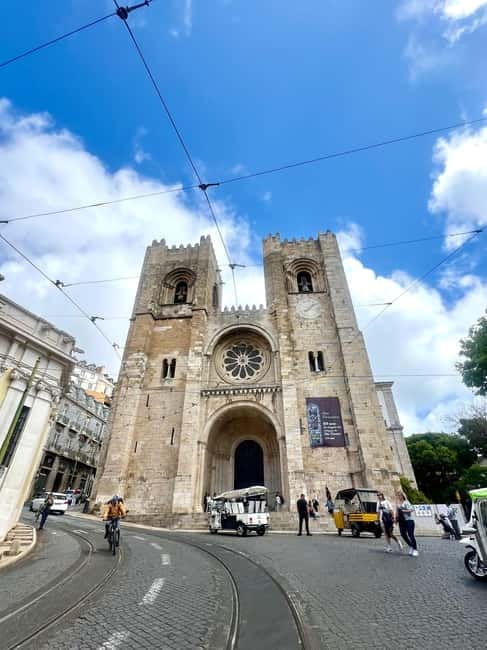 Lisbon Old Town Tuk Tuk Top Experience - Miradouro das Portas do Sol: the classic viewpoint that still works