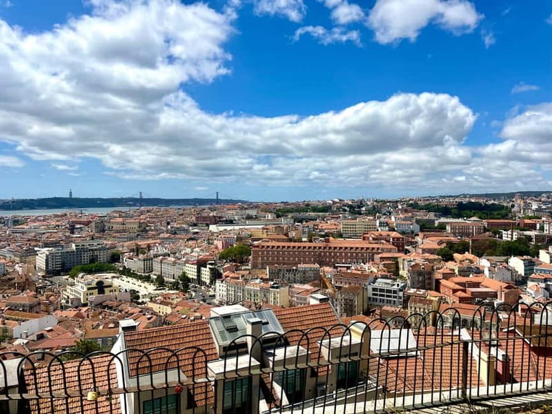 Lisbon Old Town Tuk Tuk Top Experience - Lisbon Flea Market and Alfama: the streets feel real