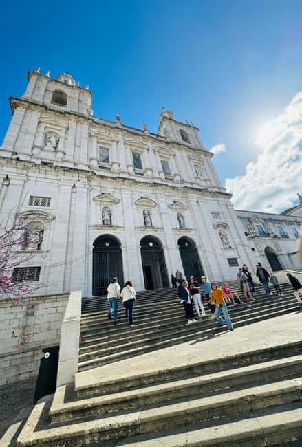 Lisbon: Old Town Tuktuk Tour - Stop 1: Lisbon Cathedral (Sé de Lisboa), a strong first anchor