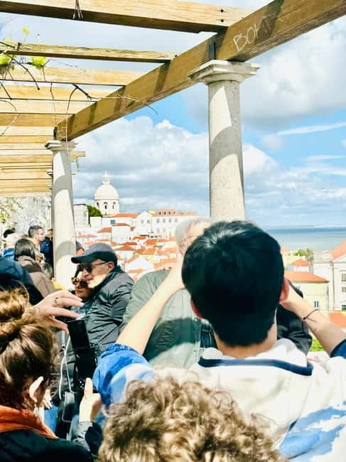 Lisbon: Old Town Tuktuk Tour - São Vicente de Fora: church time with payoff