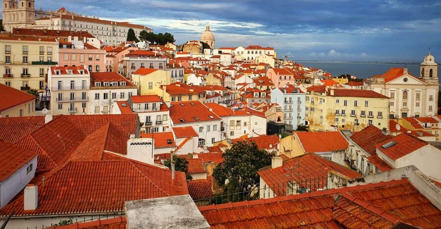 Lisbon: Old Town TukTuk Tour and Scenic Viewpoints in Alfama - Key things you’ll notice right away