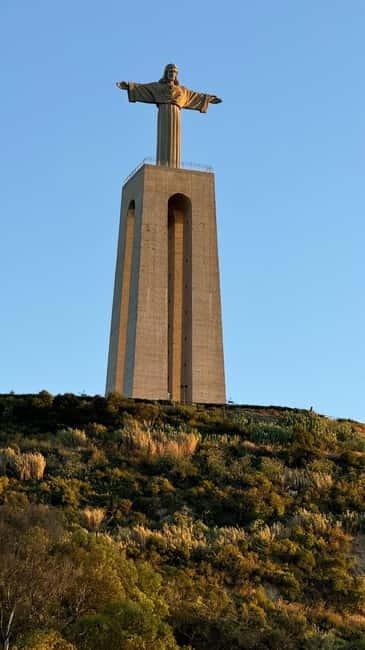 Lisbon On a Sailboat - Cultural Facts and Sailing Experience - Who this tour fits best