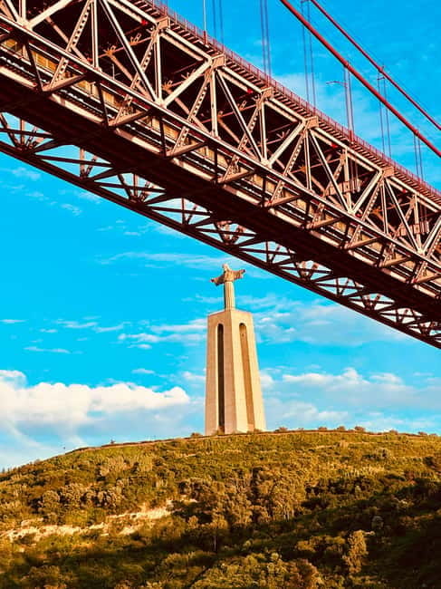 Lisbon On a Sailboat - Cultural Facts and Sailing Experience - What you’ll feel on board: the welcome, the music, and the teachable moments