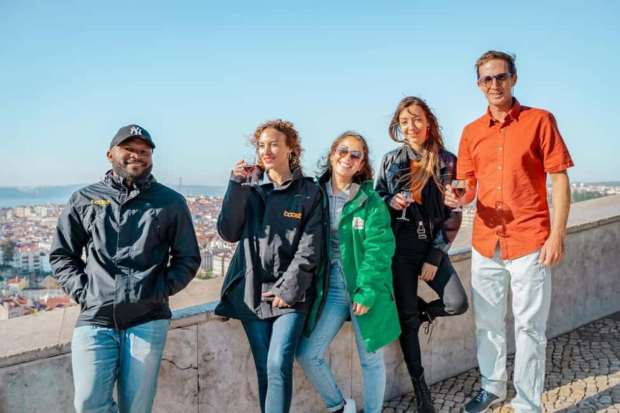 Lisbon on a Tuk Tuk Tour: History & Viewpoints - Alfama and Mouraria, medieval lanes and that Fado mood