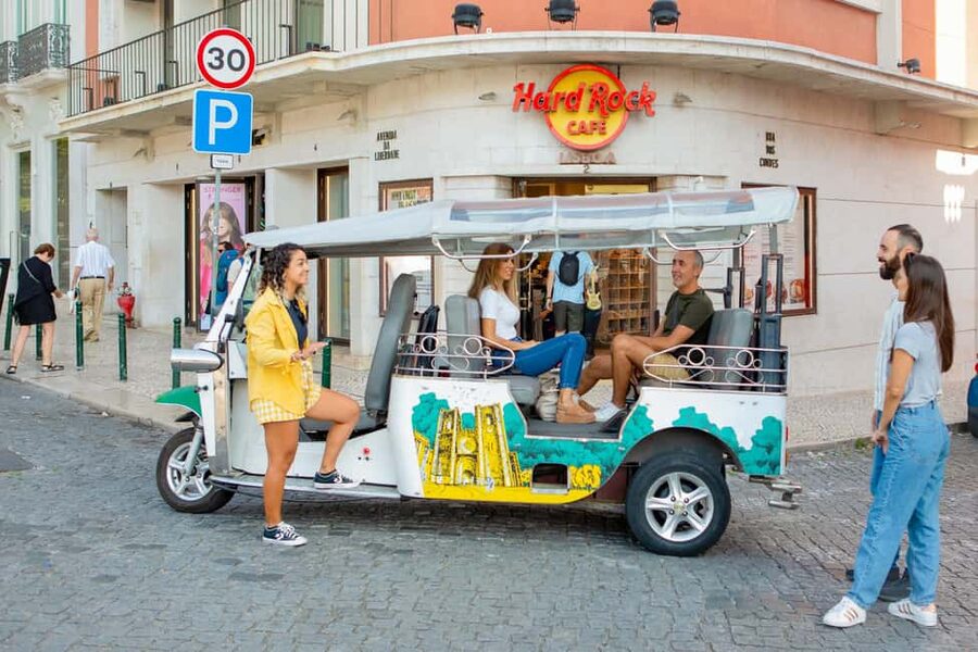 Lisbon on a Tuk Tuk Tour: History & Viewpoints - Your guide is the product, and you can feel it in the comments