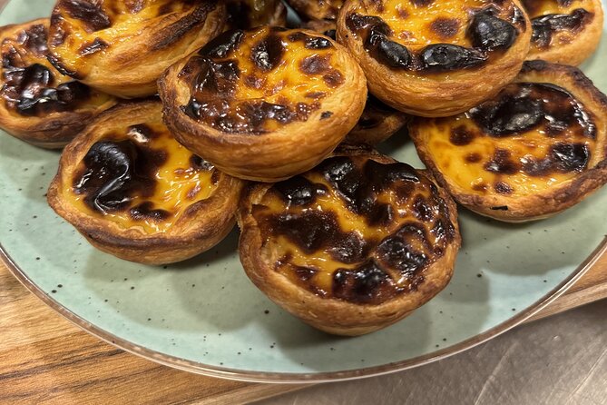 Lisbon: Pastel de Nata Pastry Class - The tasting moment: coffee or tea with fresh tarts