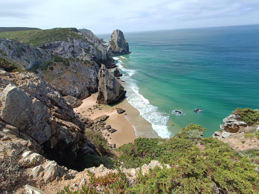 Lisbon: Pena, Regaleira & Atlantic Coast Tour with a Local - Atlantic lunch at Praia Grande and the Colares roadside break