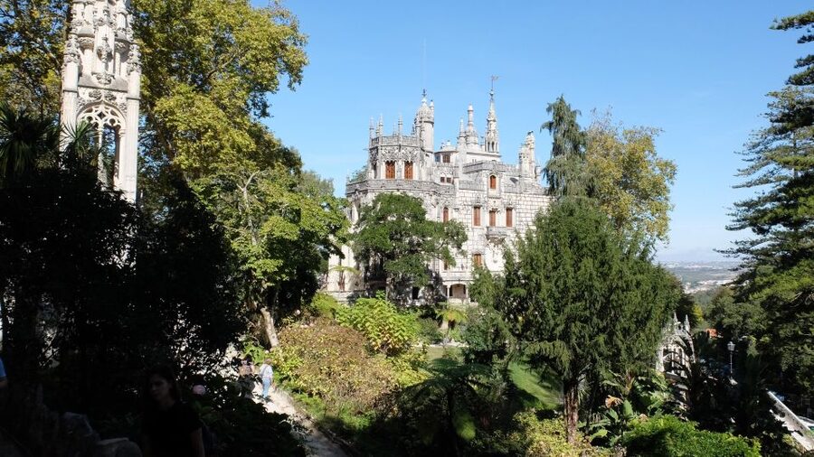 Lisbon: Pena, Regaleira & Atlantic Coast Tour with a Local - Group size and guide style: why the day feels personal