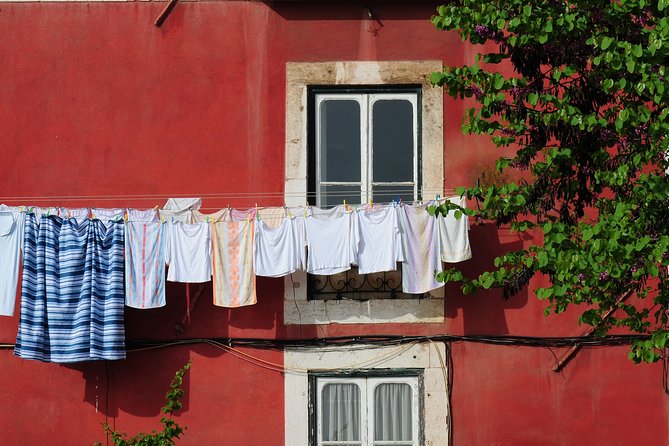 Lisbon Photo Private Day Tour - Alfama Stops: Old Streets, Laundry Lines, and Viewpoint Framing