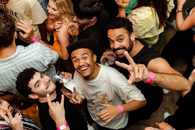 Lisbon Pink Street Pubcrawl: 1h Open Bar, Shots,VIP Club Entry - Timing, Pace, and How to Keep Your Night Comfortable