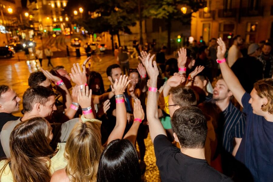 Lisbon Premium Pubcrawl: 1h Open Bar, Shots, VIP Club Entry - Key Highlights