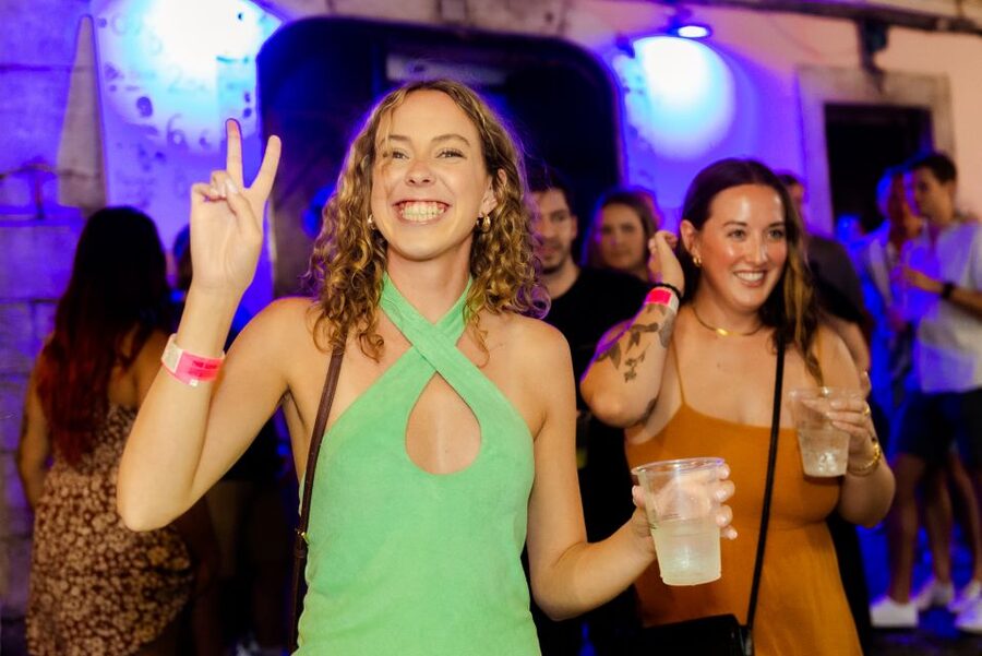 Lisbon Premium Pubcrawl: 1h Open Bar, Shots, VIP Club Entry - Bairro Alto at Night: 2 Hours to Get the Real Streets Vibe