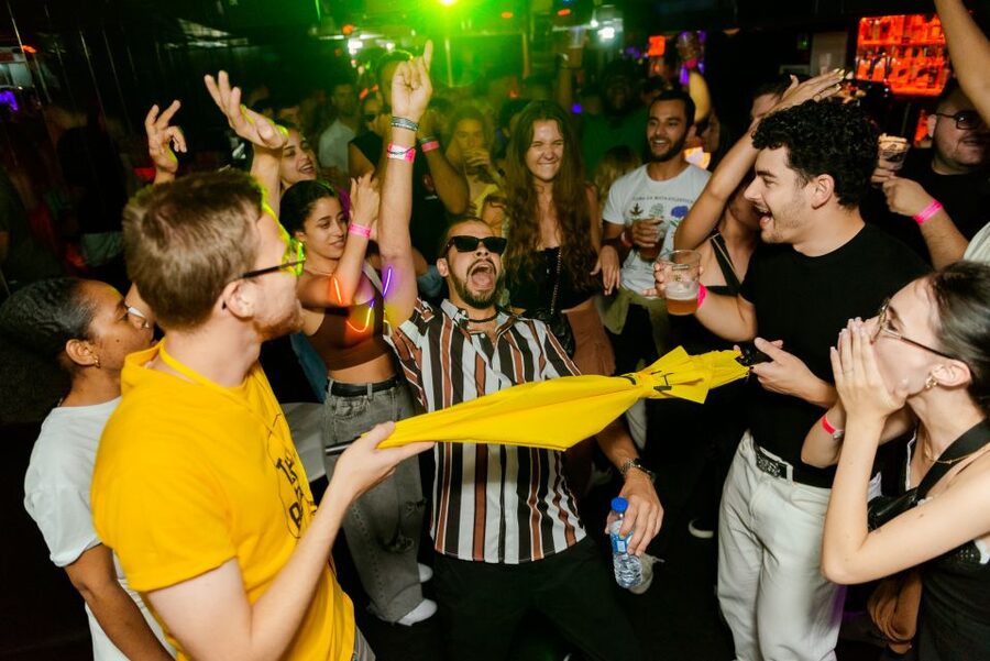 Lisbon Premium Pubcrawl: 1h Open Bar, Shots, VIP Club Entry - Pink Street for 2 Hours: Where the Drinking Games Actually Help