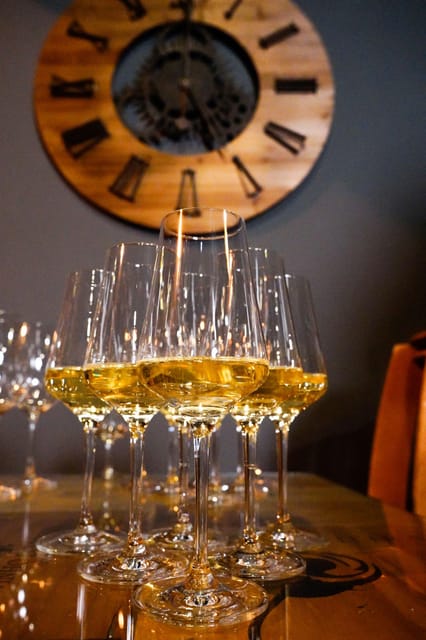 Lisbon: Premium Wine and Tapas Tasting Session - The wine lineup: 5 glasses chosen for your day