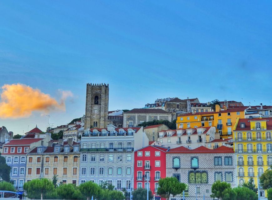 Lisbon: Private City Sightseeing Tour by Tuk-Tuk - What the guide actually adds (and why it shows up in reviews)