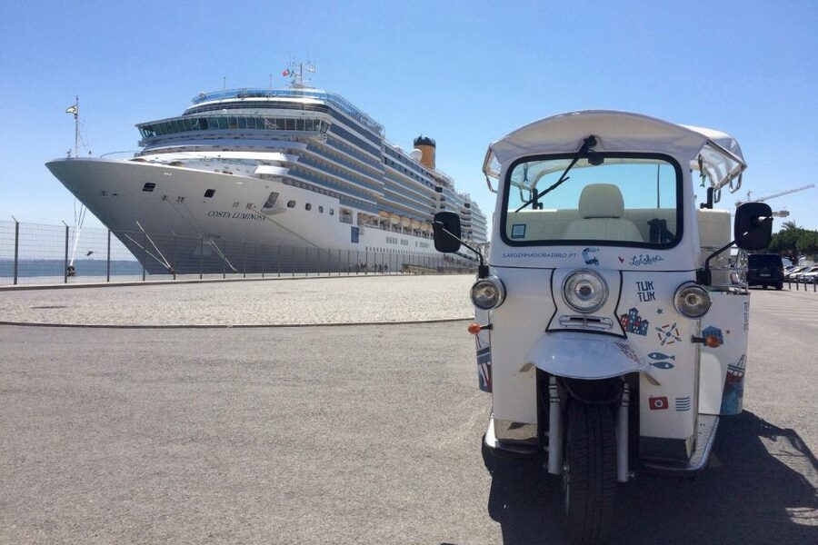 Lisbon: Private City Tour by Eco Tuk Tuk - Praça do Comércio and the Tagus ending: the big finish