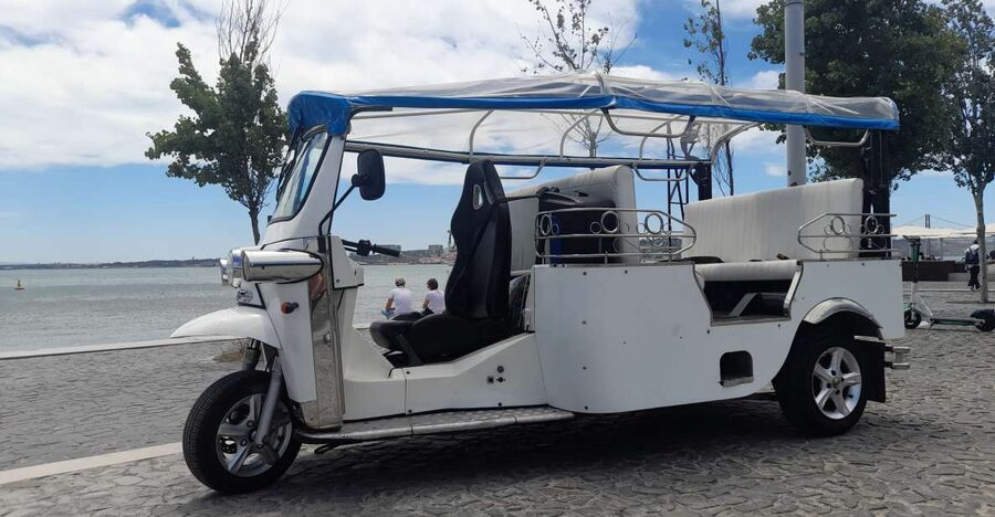Lisbon: Private Eco Tuk-Tuk Tour for 2 Hours - Why a private eco tuk-tuk works so well for Lisbon