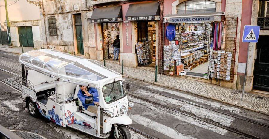 Lisbon: Private Expert City Tour by Eco Tuk Tuk - Miradouro da Senhora do Monte and Graça: the seven-hill payoff