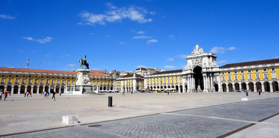 Lisbon: Private Full Day City Tour - Belem Tower and the Tagus River classics: photos with context
