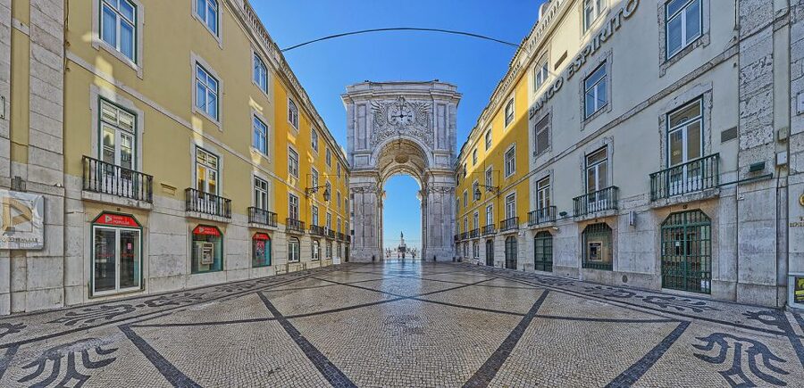 Lisbon: Private Full Day City Tour - 25 de Abril Bridge sightseeing: a modern connection across old water