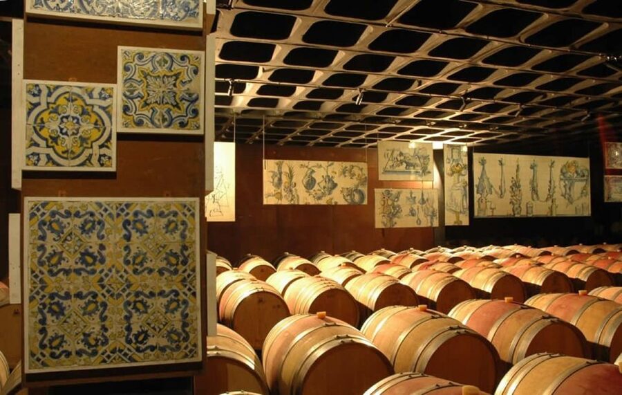 Lisbon: Private Full-Day Wine Tasting Tour in a premium car - Lunch in Azeitão: 1.5 hours to eat like locals (lunch not included)