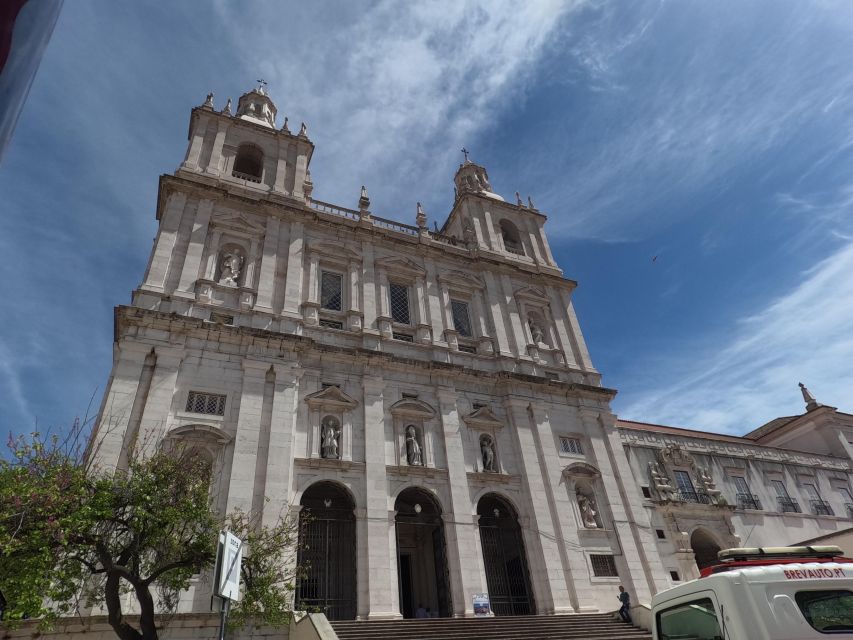 Lisbon:Private guided historical sightseeing Tour by TUK-TUK - Miradouro time on the official 7 hills circuit