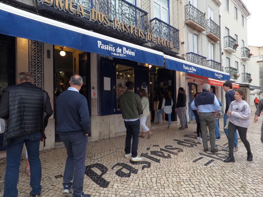 Lisbon:Private guided historical sightseeing Tour by TUK-TUK - The photo-stop plan: where you will actually get the shots