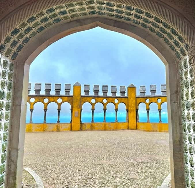 Lisbon: Private guided tour to Sintra Cascais & Cabo de Roca - Castle of the Moors: a photo stop with real meaning