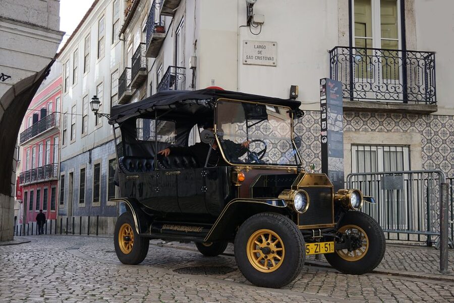 Lisbon: Private Guided Tuk-Tuk Tour with Hotel Pickup - Key things to know before you hop in