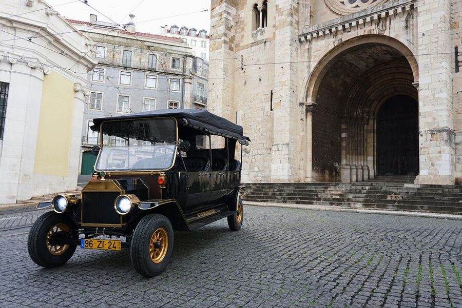 Lisbon: Private Guided Tuk-Tuk Tour with Hotel Pickup - Who should book this Lisbon private tuk-tuk tour