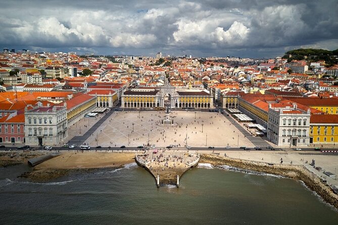 Lisbon Private Half-Day City Tour with Local Driver-Guide - Rua Augusta and Praça do Comércio: central Lisbon at street level