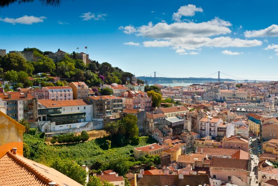 Lisbon: Private Half-Day Tour with Hotel Pickup - Crossing the 25 de Abril Bridge for the King Christ Statue