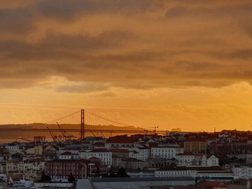 Lisbon: Private Highlights Tuk-Tuk Tour with Tapas and Wine - Miradouro de Santa Luzia: Perfect Photos, Short Window