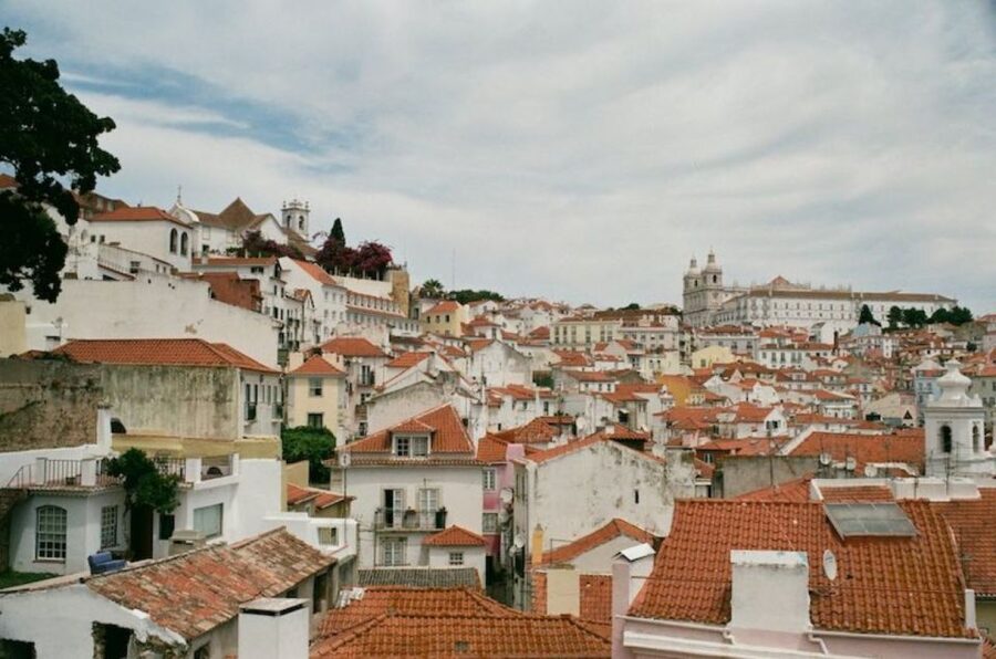 Lisbon: Private Historic Tour by Eco Tuk Tuk - Meeting points, timing, and how the ride starts