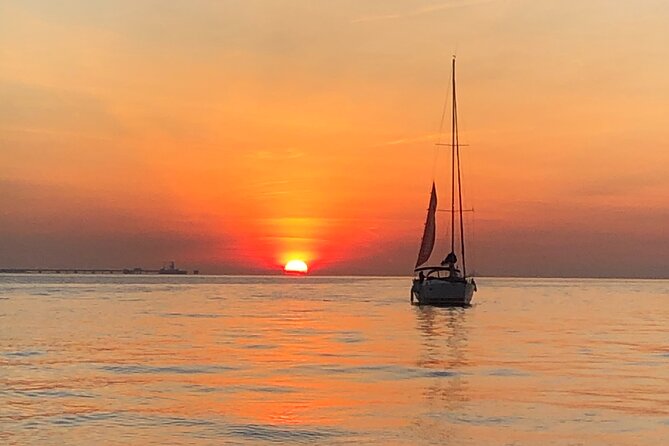 Lisbon Private Luxury Boat Tour with Welcome Drink - Key highlights