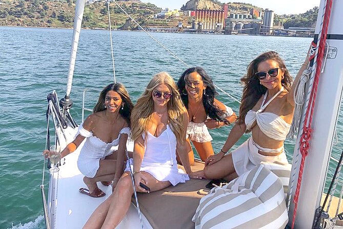 Lisbon Private Luxury Boat Tour with Welcome Drink - FAQ