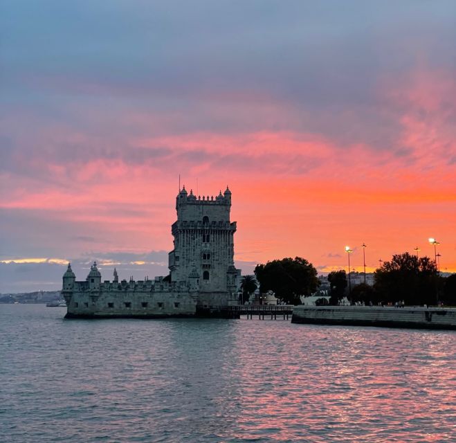 Lisbon: Private Luxury Catamaran Tour with Welcome Drink - Welcome bottle of wine, onboard bar, and catering that you can control