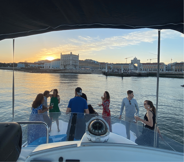 Lisbon: Private Luxury Catamaran Tour with Welcome Drink - Swimming and choosing the 3 or 4 hour option