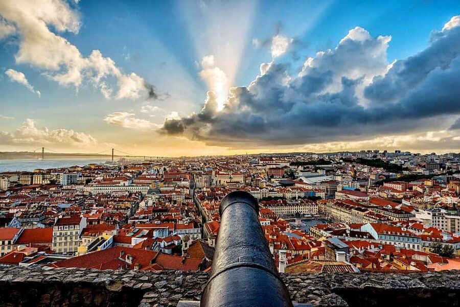 Lisbon: Private Luxury Tour to Belém, Cristo Rei and Alfama. - São Jorge Castle guided time: the 1.5 hour walk that makes it worth standing in line