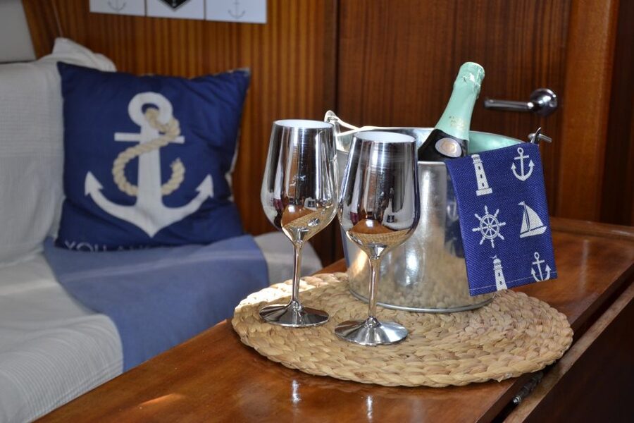 Lisbon: Private Sailboat Tour on Tagus River - Drinks, blankets, WiFi, and playlist freedom