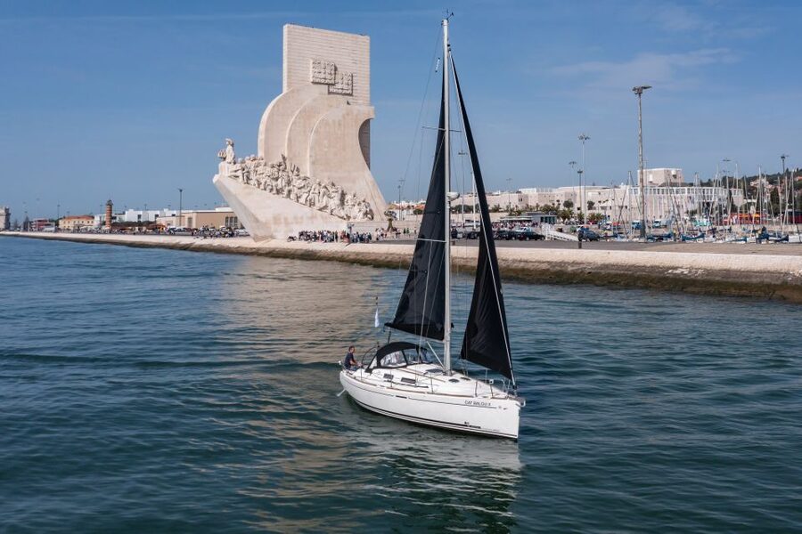 Lisbon: Private Sailboat Tour on the Tagus at Sunset - North Shore Highlights: MAAT, Padrão dos Descobrimentos, and Belém