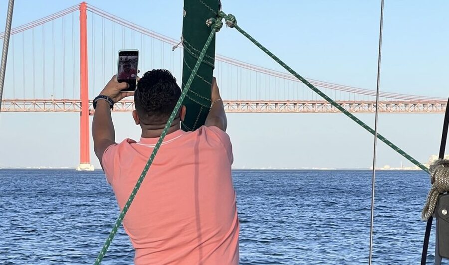 Lisbon: Private sailboat tours on Tagus River - Cristo Rei at sunset: the moment you plan your day around