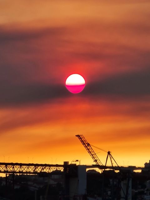 Lisbon: Private Sunset Cruise with Portuguese Wine - Wine, vinho verde, and snacks: how the food fits the sunset moment