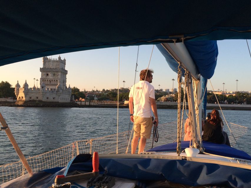 Lisbon: Private Sunset Sailing Tour with Champagne - Tips to get the best sunset photos and best experience