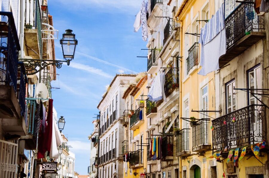 Lisbon: Private Tour with Locals – Highlights & Hidden Gems - Who should book this Lisbon private locals tour
