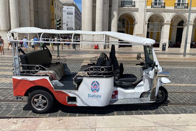 Lisbon Private Tuk Tuk Tour: City Highlights - Feira da Ladra: plan for the day it’s actually on